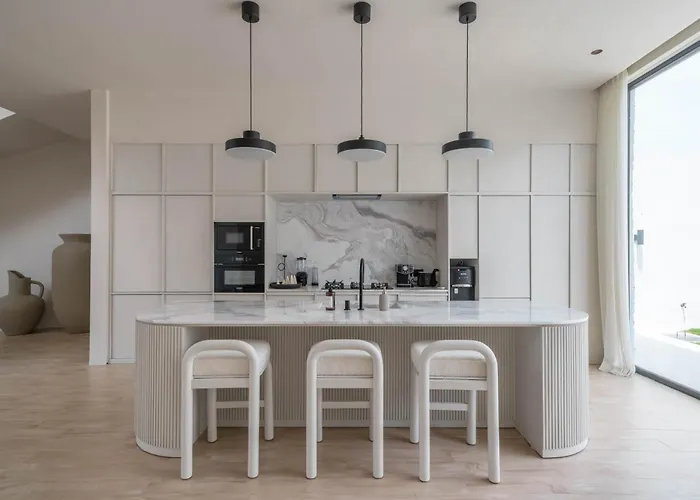 Kiyomi - Brand-new 2br Designer Umalas * Kerobokan